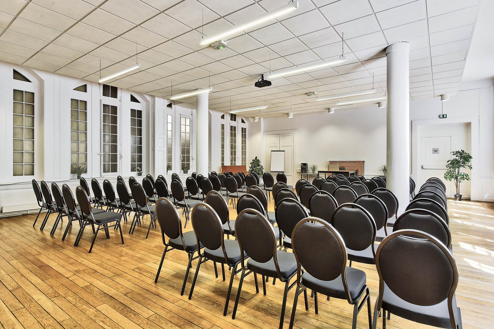 SALLE CONFERENCE Location d’espaces à l’Escale Lyonnaise à Lyon pour séminaire, réunion, formation, événementiel, conférence associations et professionnel.