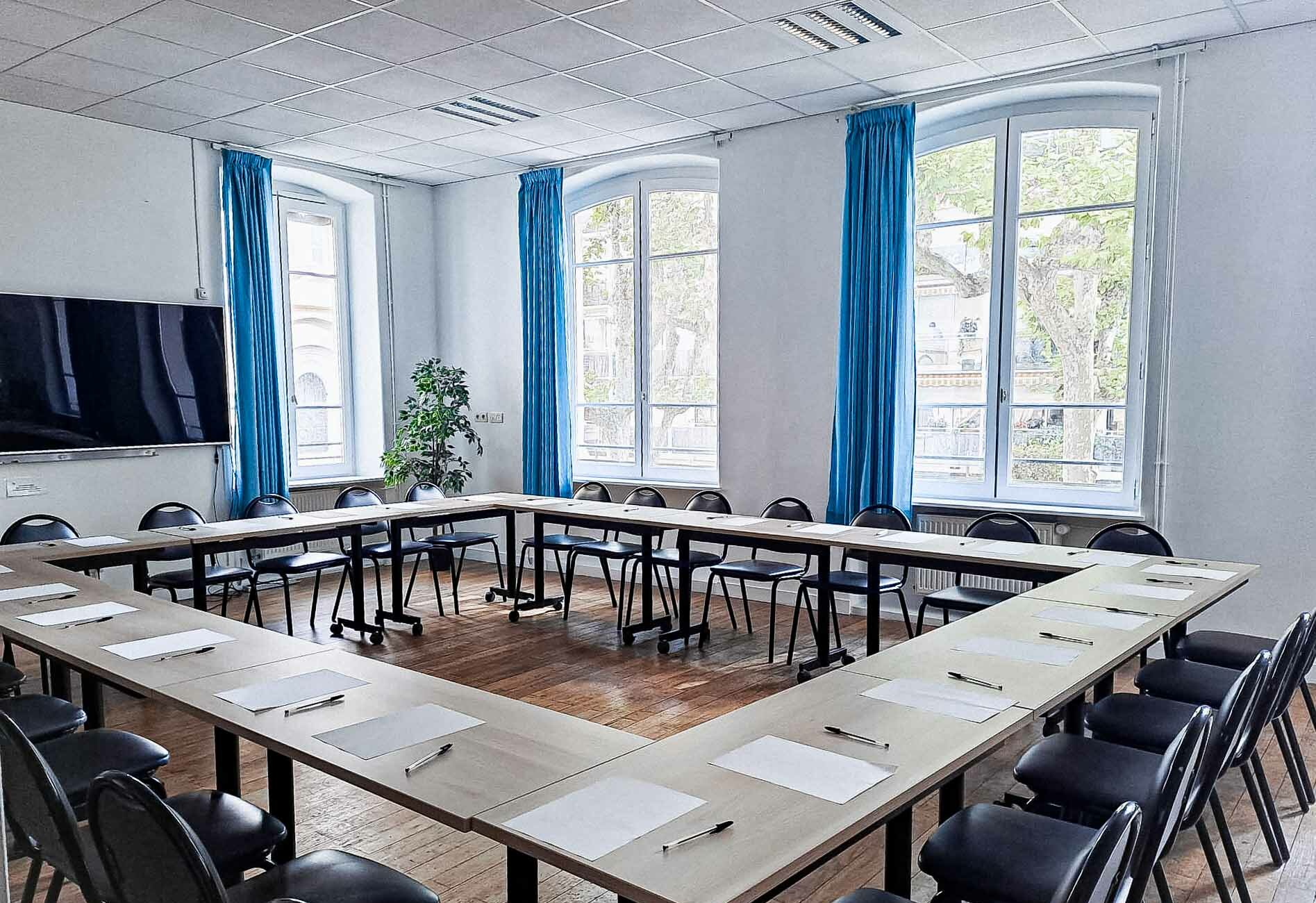 SALLE CONSEIL Location d’espaces à l’Escale Lyonnaise à Lyon pour séminaire, réunion, formation, événementiel, conférence associations et professionnel.